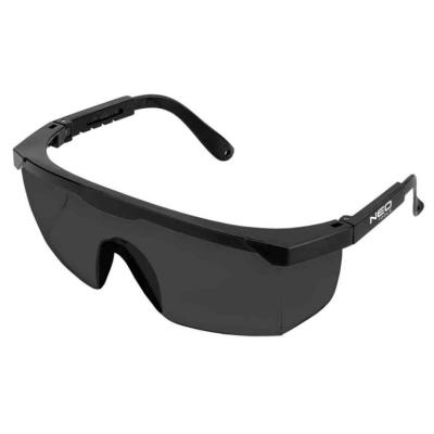 Biztons�gi szem�veg, s�t�t lencs�kkel, �ll�that� sz�rral NEO TOOLS (NEOTOOLS)