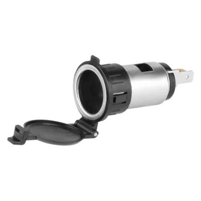 Be�p�tett EURO szivargy�jt� aljzat 12V, fed�llel AUTOLIFE